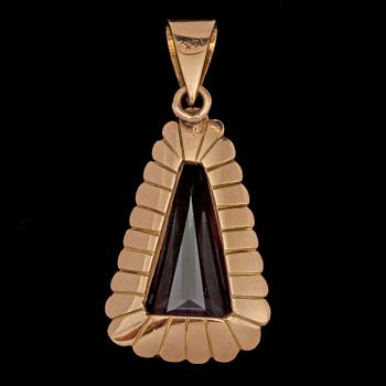 HÄNGE, 14k guld, fasettslipad topas samt 25 små briljantslipade bergskristaller, 1900-talets andra hälft. Vikt 8 g.