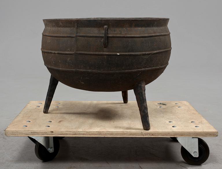 TREFOTSGRYTA, gjutjärn, 1900-tal.