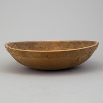 A 18/19th century wooden box and bowl.