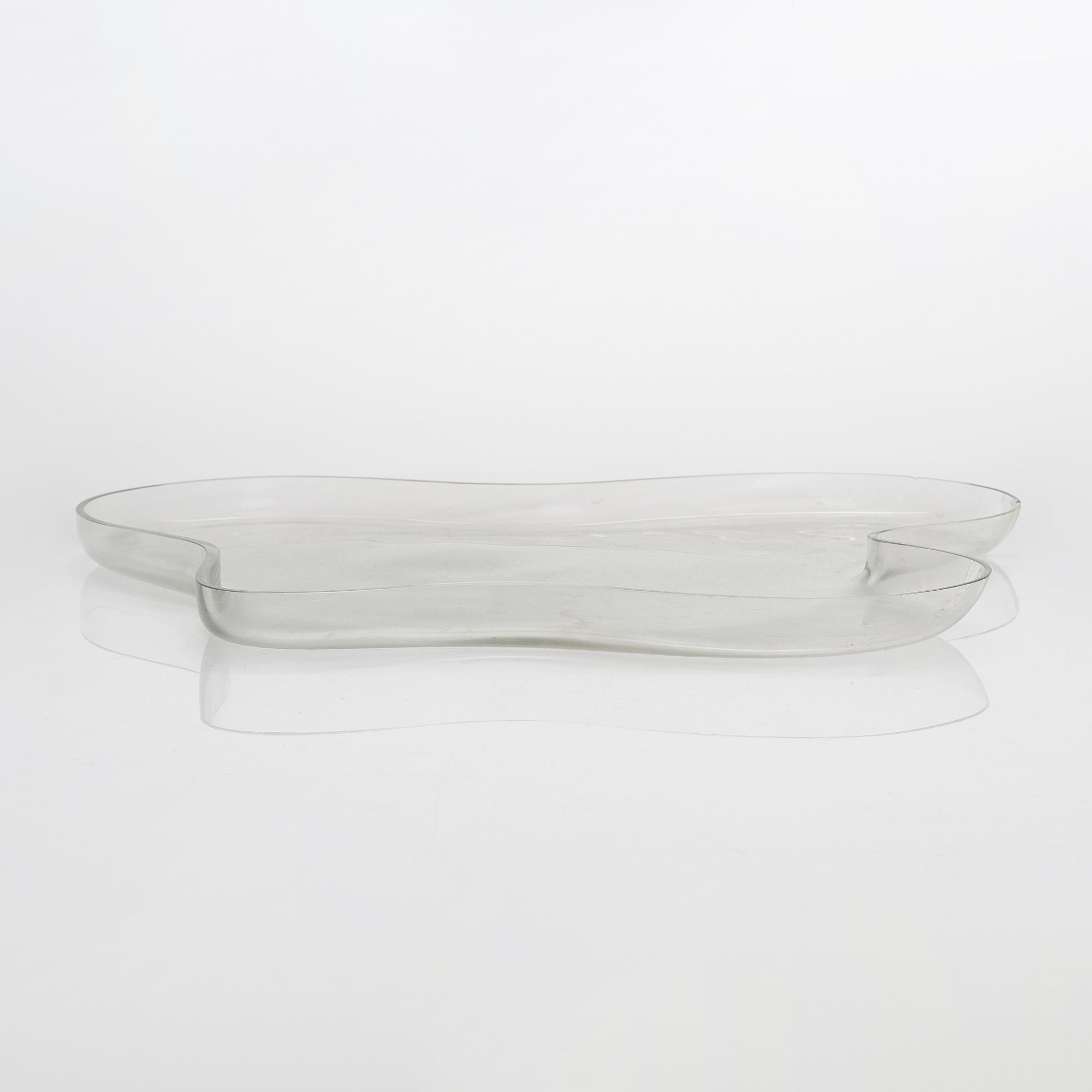 Alvar Aalto, a '3034' dish signed Alvar Aalto 3034. Manufactured by Iittala early 1960s.