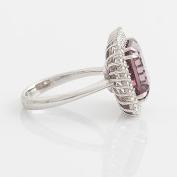 Ring with purple tourmaline and brilliant-cut diamonds.