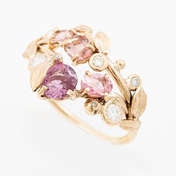 Ring, Mandelstam, 18K guld med rosa turmaliner och briljantslipade diamanter.