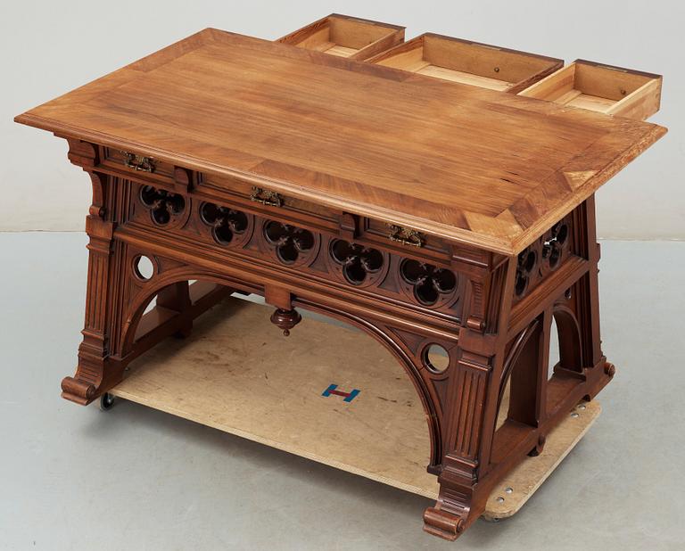 SKRIVBORD, nygotiskt, 1800-talets slut.