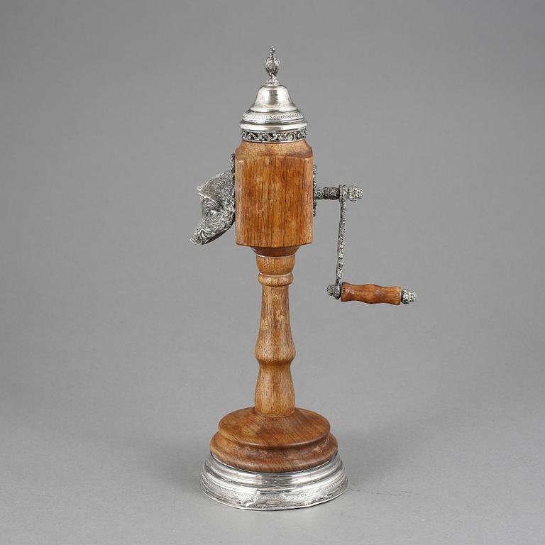 PEPPARKVARN, delvis i silver, Tyskland, 1900-talets början.