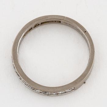 A briliant cut diamond ring by Juvel-Magnus, Göteborg, 1975.