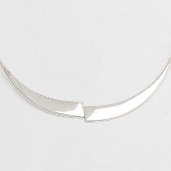 Pekka Piekäinen, necklace, bracelet and brooch, silver, Platinoro, Turku 2000 - 2009.