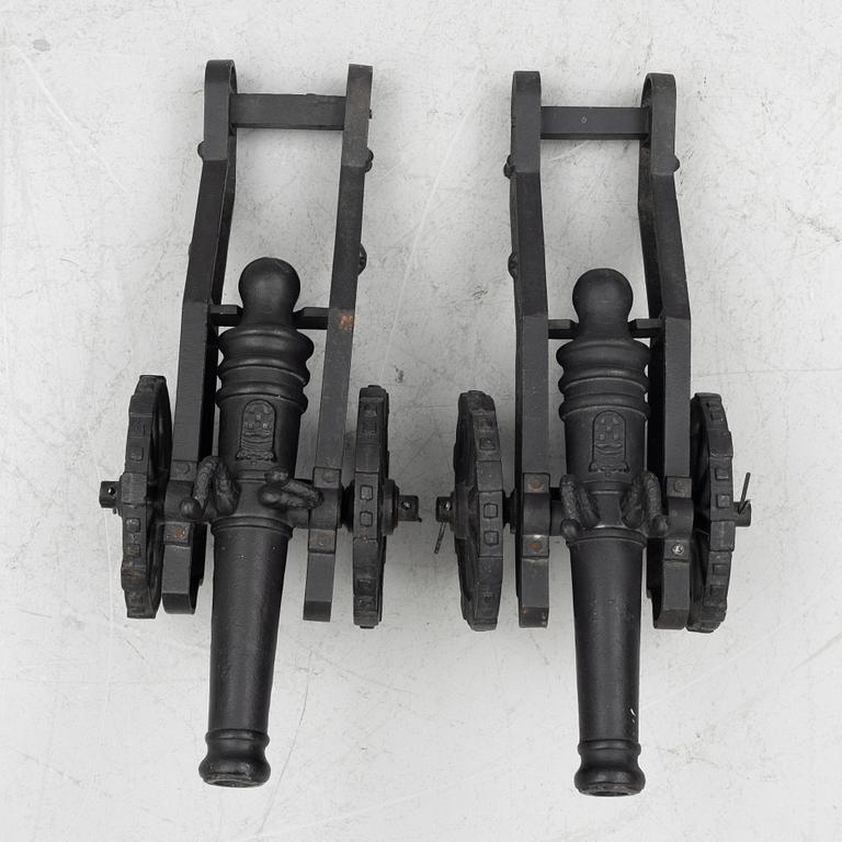A pair of cast-iron modell canons, 20th century.