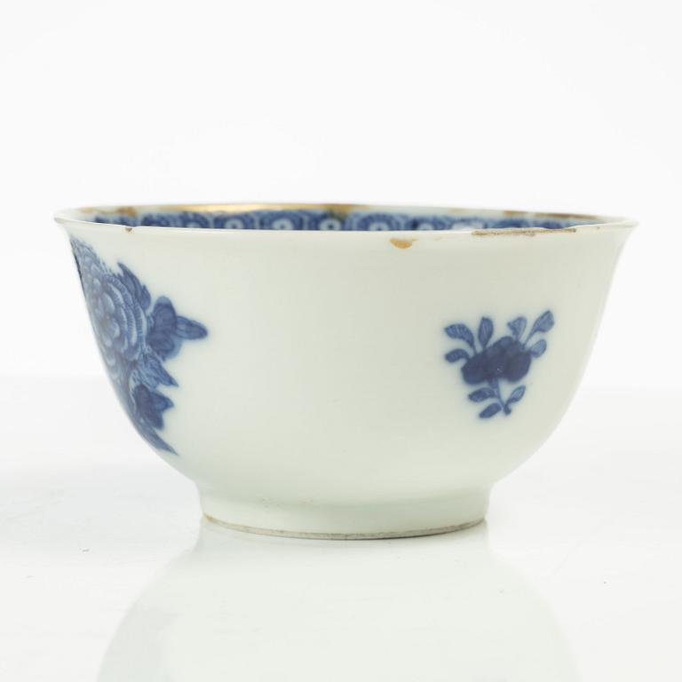 A Chinese soft paste cup with saucer, Qing dynasty, 18th century.