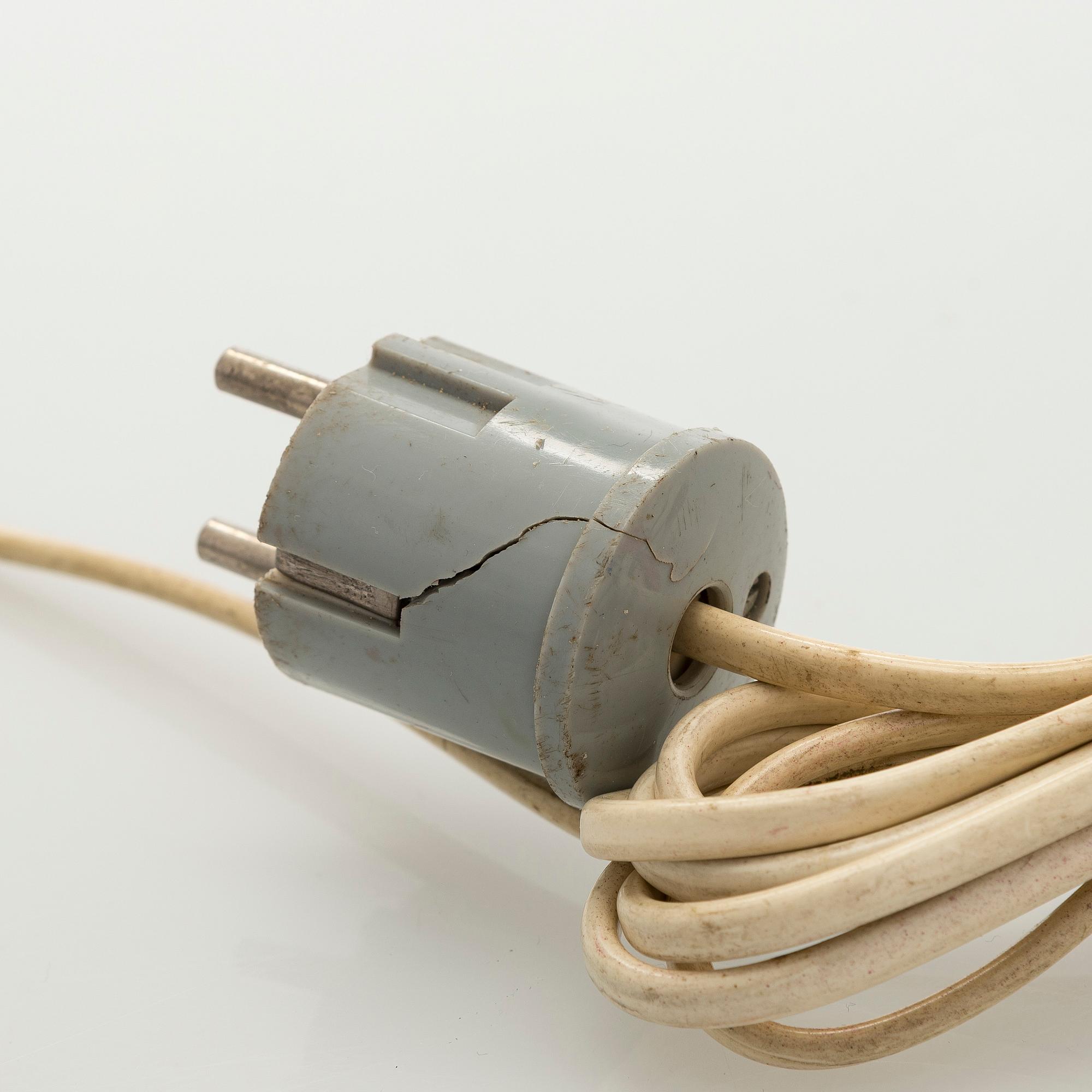 Paavo Tynell, a 1940s '5321' 'The Shell' table lamp for Taito.