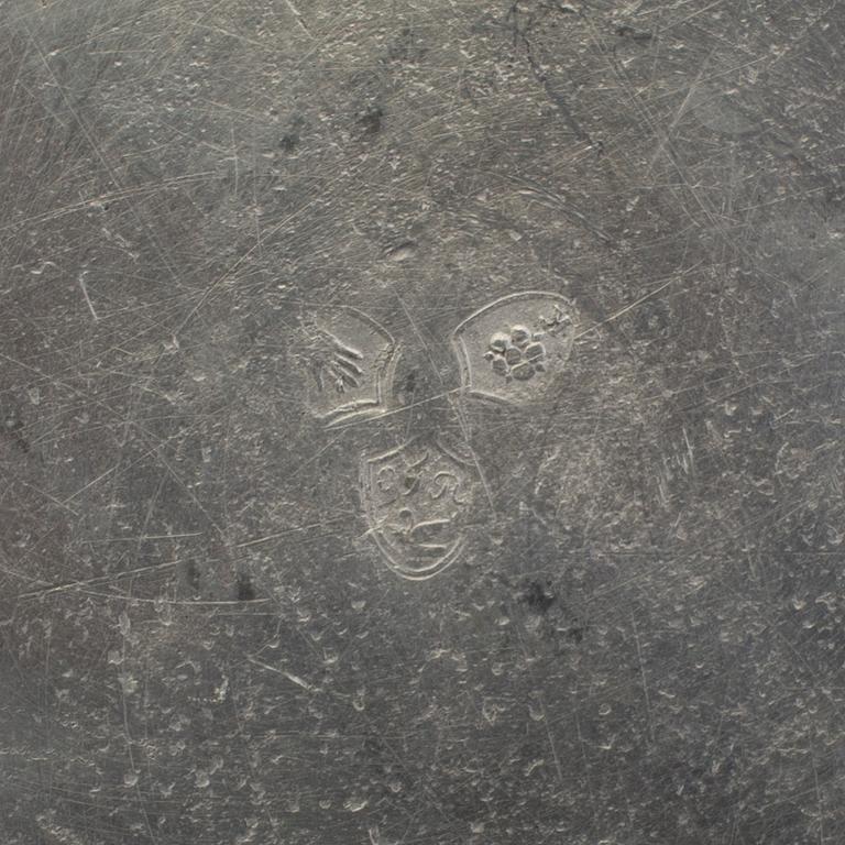 TENNFAT, 3 st. Otydliga stämplar, troligen Tyskland, 1700-tal/1800-talets början.