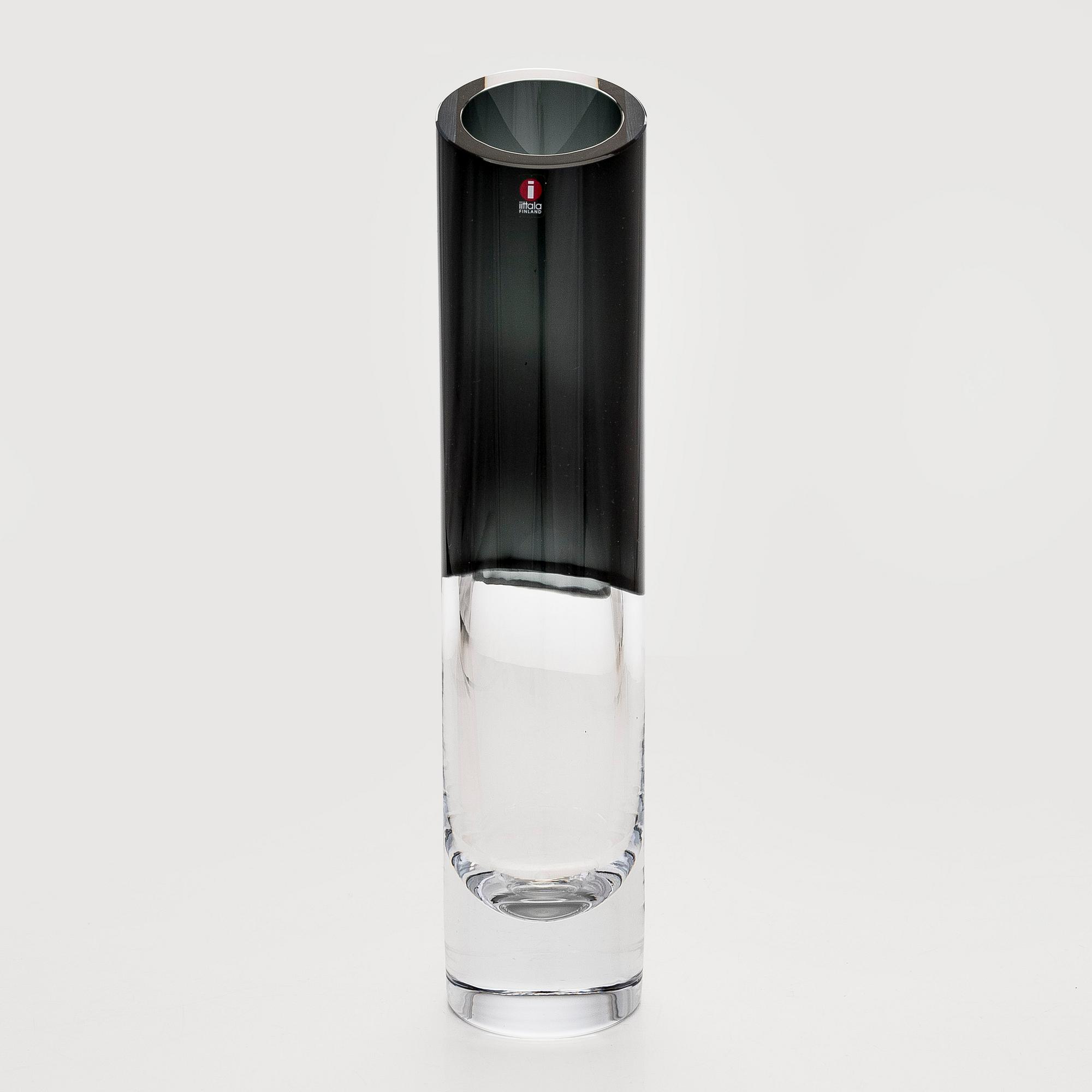 Kerttu Nurminen, a 'Lago' vase, signed Kerttu Nurminen Nuutajärvi.