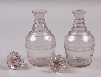 KARAFFER, ett par, glas, 1800-tal.