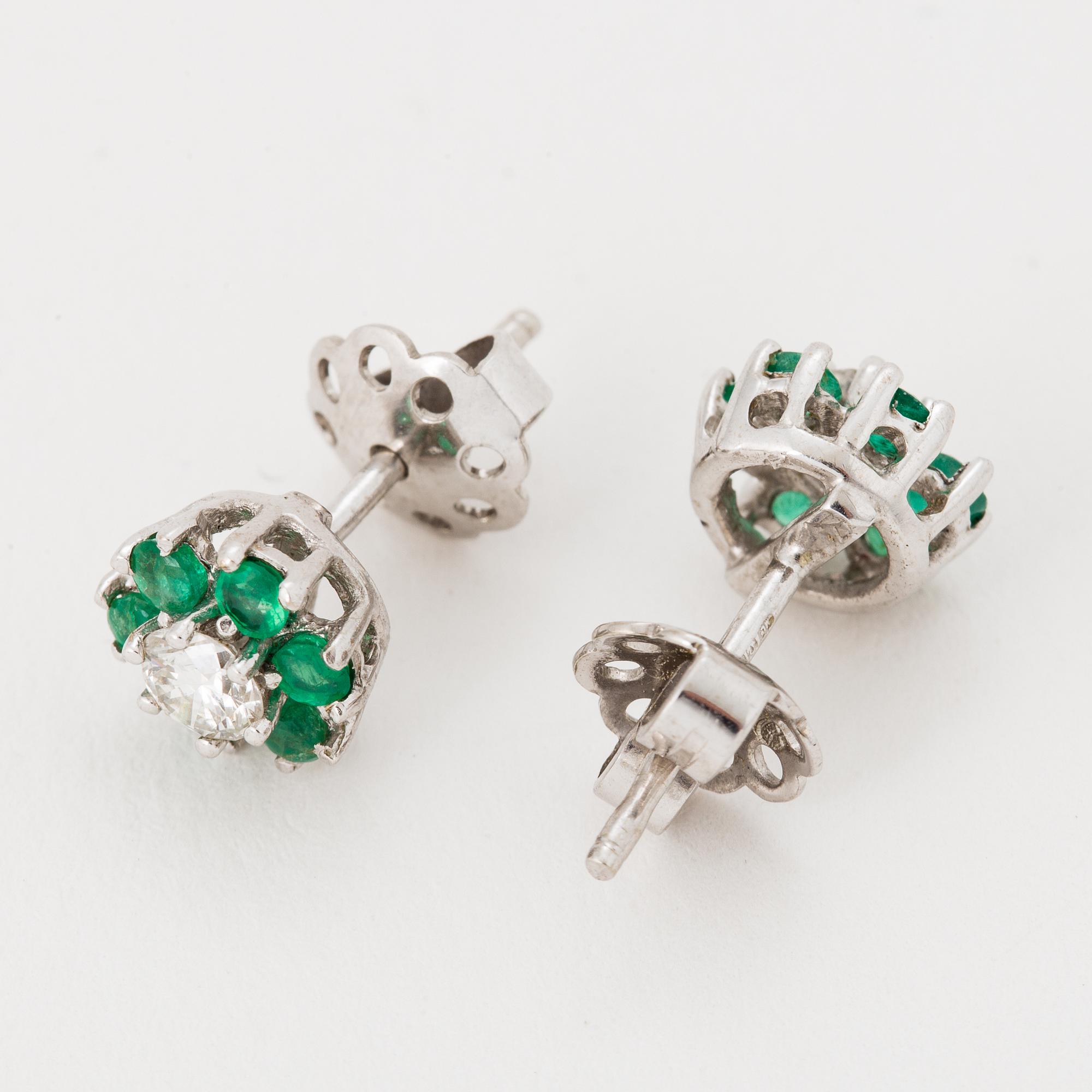 CLUSTER EARRINGS,  with diamonds and emeralds.