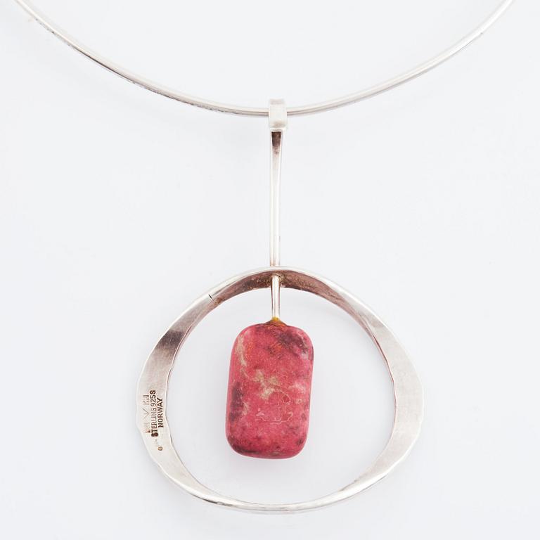 Tone Vigeland, a sterling silver and thulite necklace, Norway 1960s.