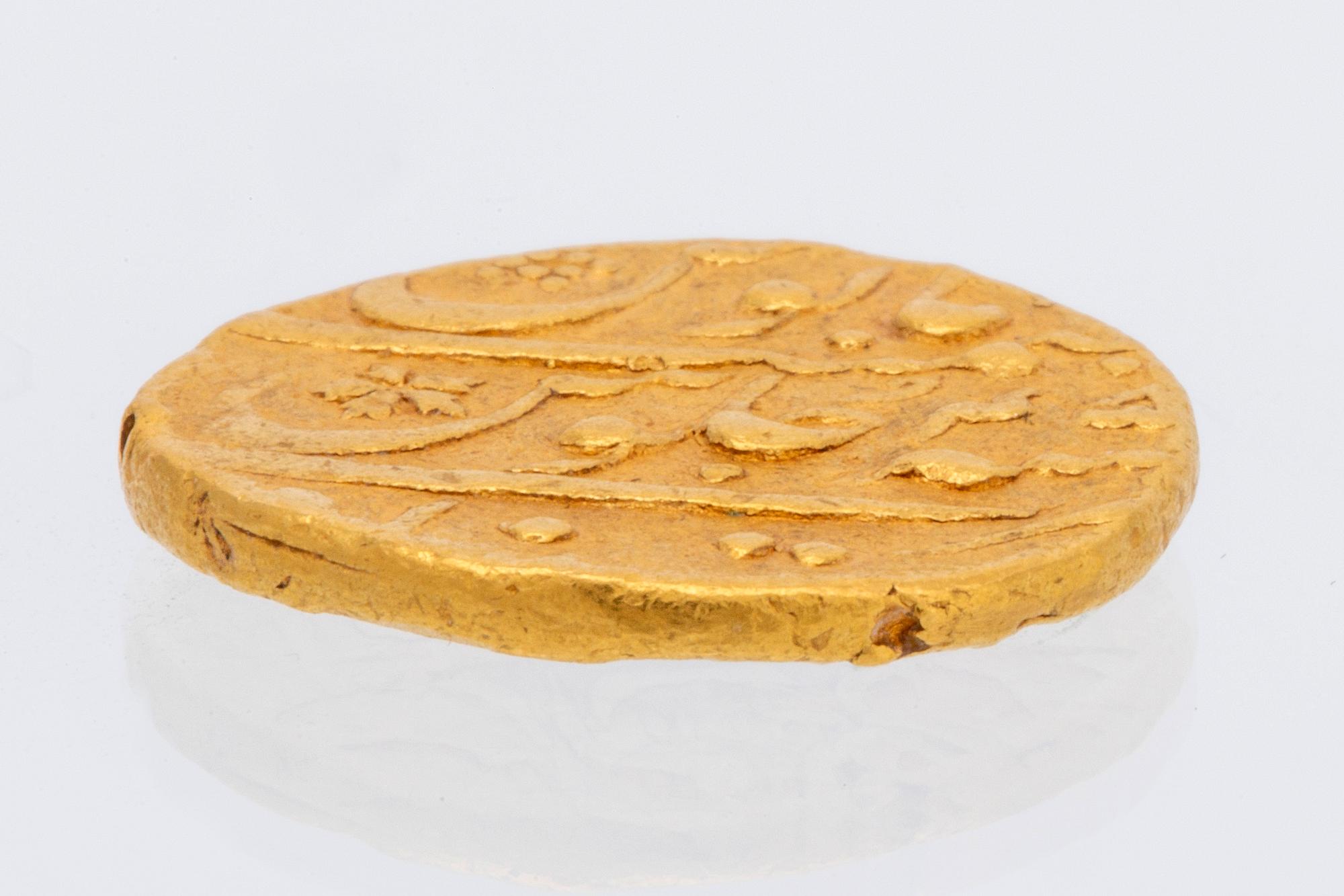 Coin, gold, Mughal Empire, Aurangzeb (AD 1658-1707), mohur, AH.1113, Khujista Bunyad mint.