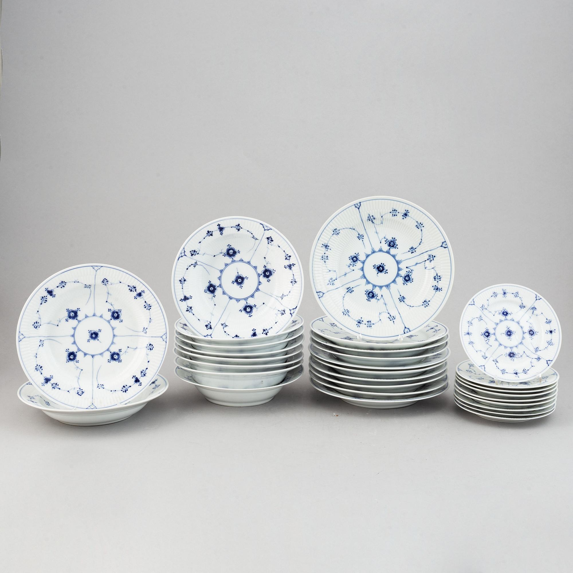 Royal Copenhagen, 29 pieces of 'Musselmalet Riflet' porcelain, Denmark.