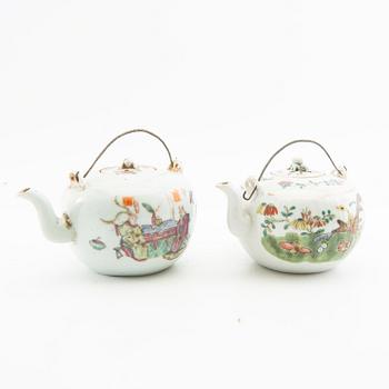 Teapots 2 pcs China 19h/20th century porcelain.