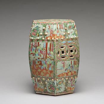 A famille rose Canton garden seat, Qing dynasty, 19th Century.