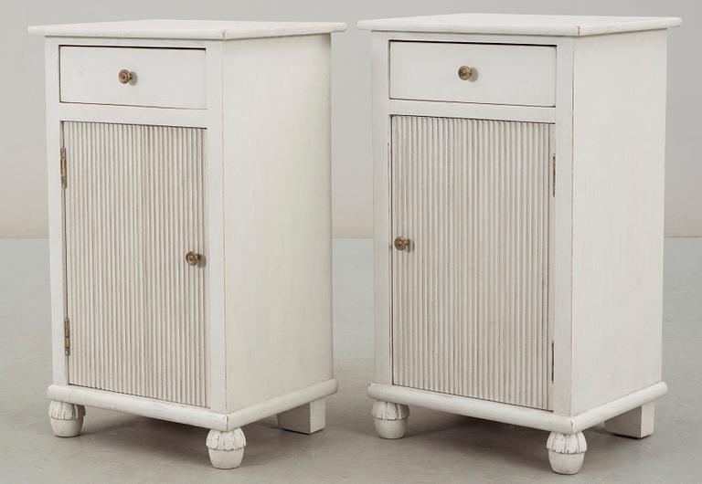 NATTDUKSBORD, ett par, sengustaviansk stil, tidigt 1900-tal.