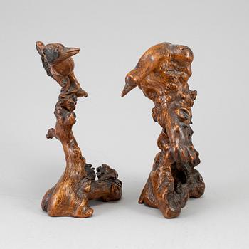 ROTSKULPTURER, två stycken, buxbom. Kina, 1900-tal.