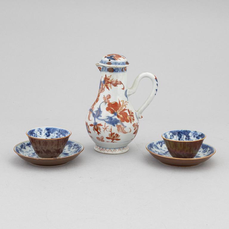 A Chinese porcelain ewer with cover, a pair of cups with saucer, Kangxi,