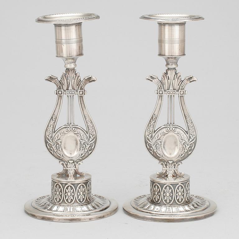 LJUSSTAKAR, ett par, silver, empire, Johan Petter Grönvall, 1823.