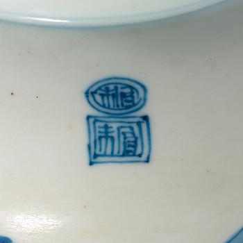 URNA, porslin. Qingdynastin, Kangxi (1662-1722).