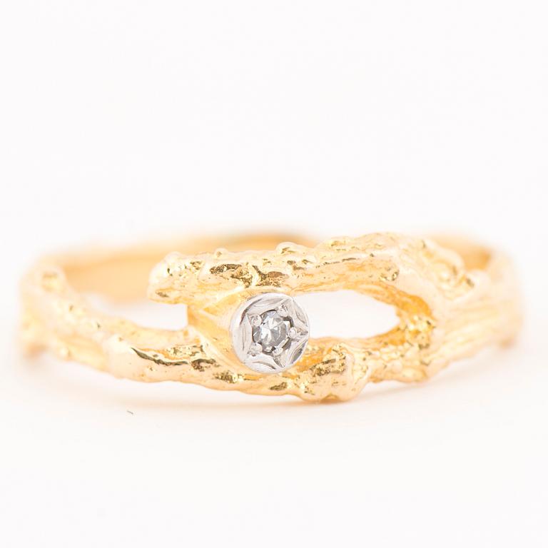 A BJÖRN WECKSTRÖM RING, "Diamond pond", 8/8 cut diamond, 18K gold. Lapponia 1972.