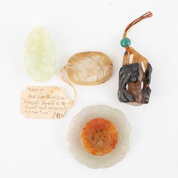 A group of four Chinese amulettes, one nephrite and one agate, some Qing dynasty.