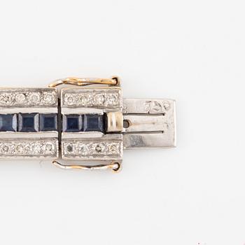 Bracelet 18K gold with round brilliant-cut diamonds and step-cut sapphires.