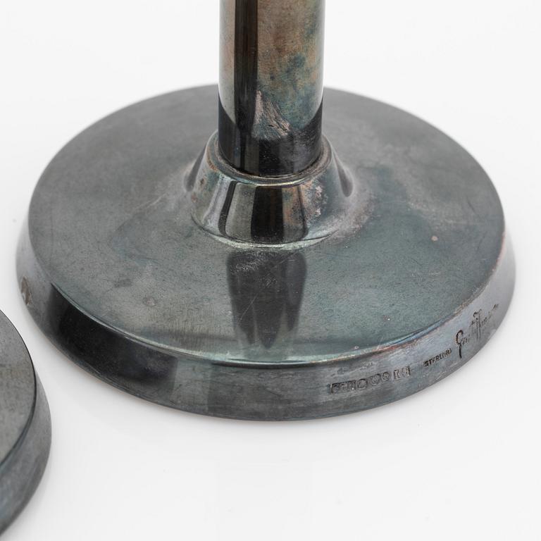 Gustaf Jansson, ljusstakar, ett par, sterlingsilver, C.G.Hallberg, Stockholm, 1960.