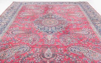 A semi-antique Kerman carpet, South Persia, ca 464 x 298 cm.
