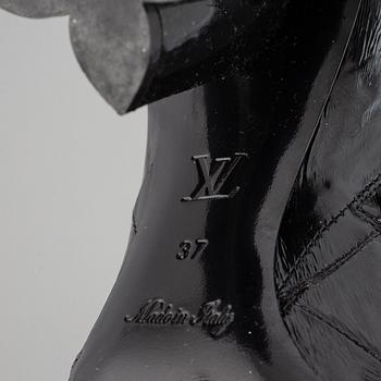 LOUIS VUITTON, a pair of letaher boots, size 37.