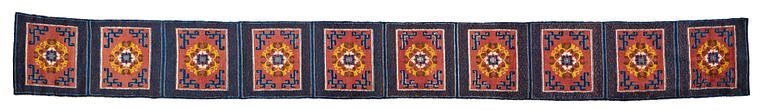 A MEDITATION RUG, a semi-antique Ningxia probably, China, ca 594,5 x 61-64,5 cm.