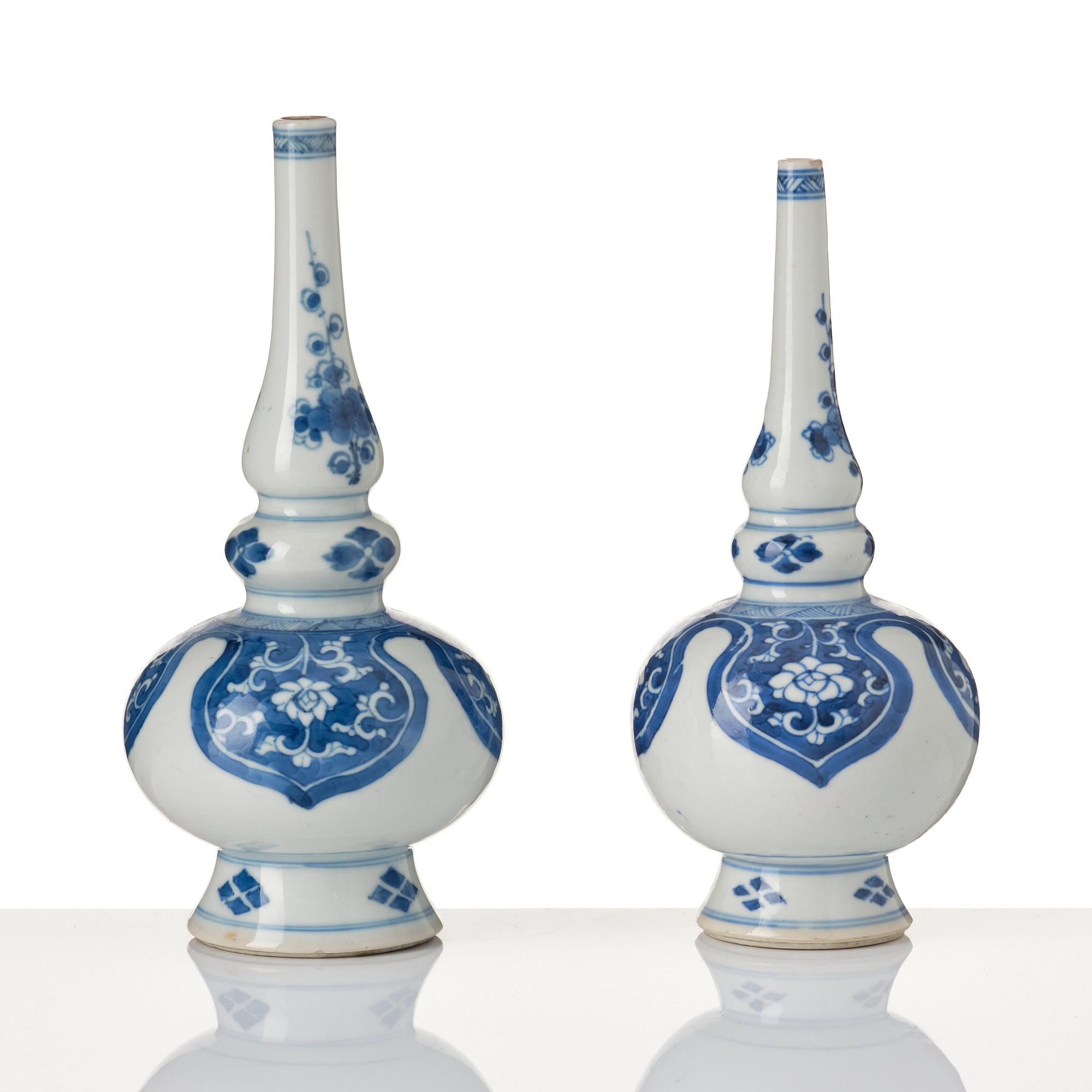 Two blue and white rose water sprinklers/vases, Qing dynasty, Kangxi (1662-1722).
