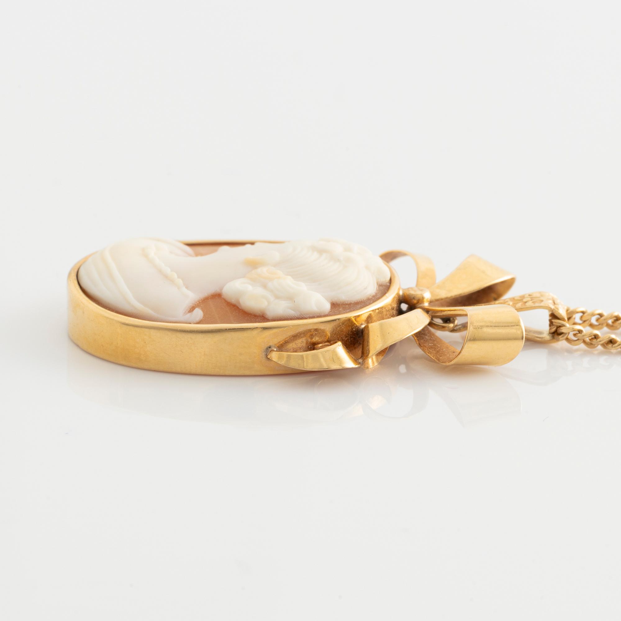 Hänge och ring, guld med snäckskalscamé.