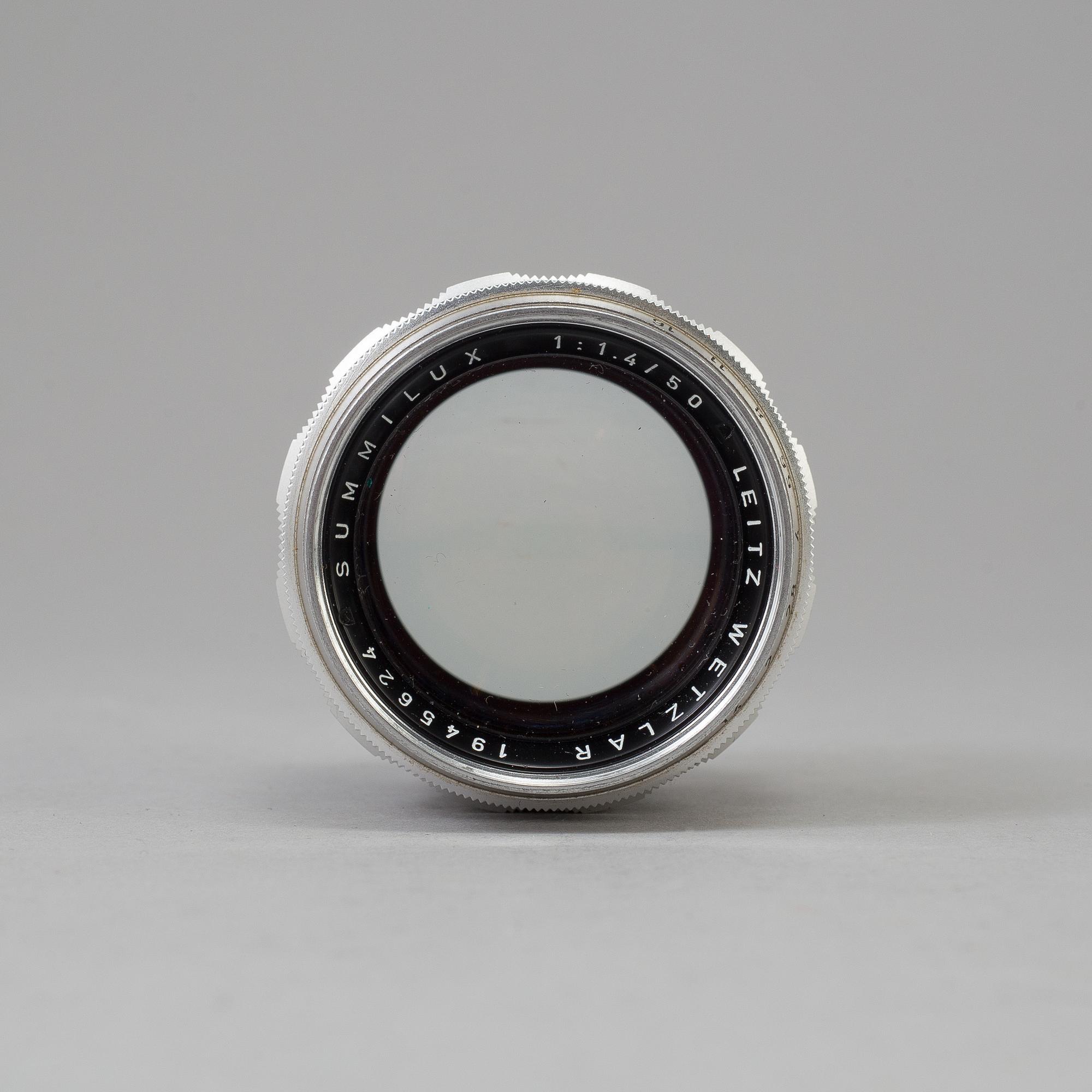 A chrome body Leica M4 no 1208039 from Wetzlar 1968. With Summilux 1:1.4/50.