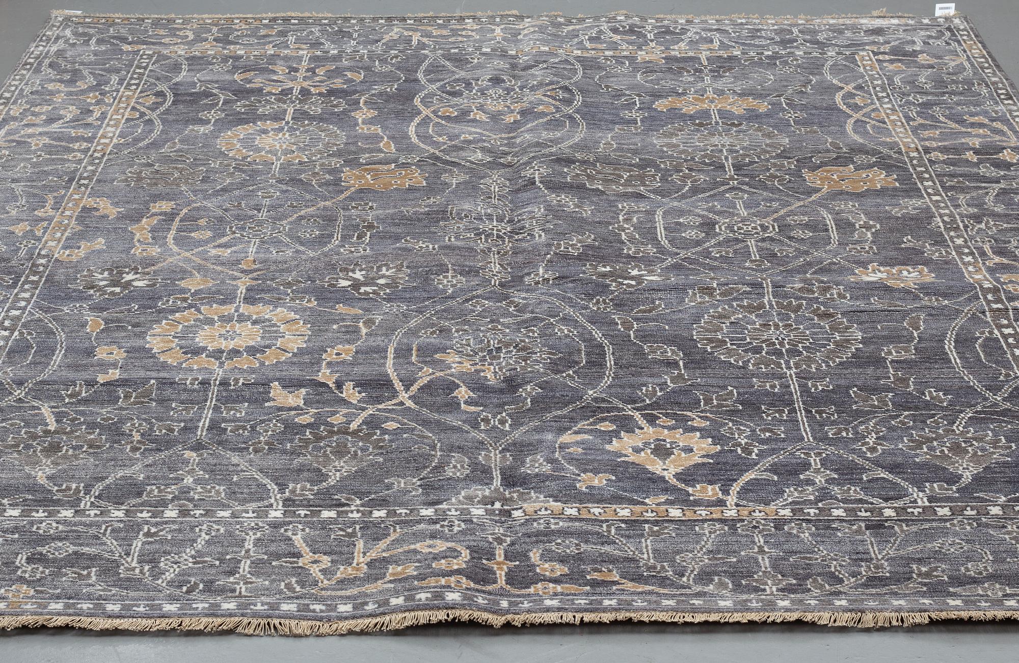 A CARPET, Jaipur, ca 307 x 241 cm.