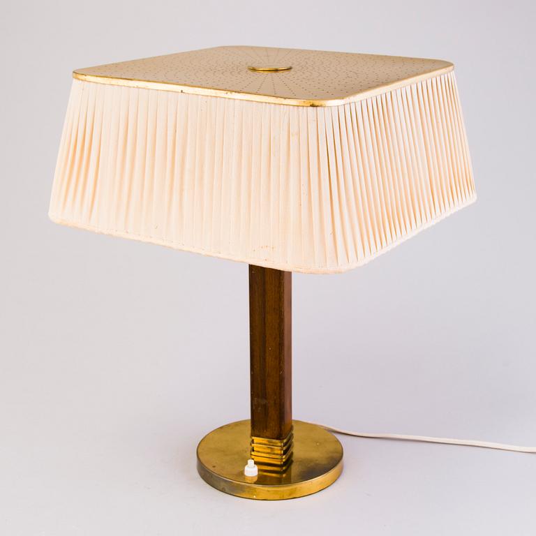 PAAVO TYNELL, BORDSLAMPA, modell 5066, Taito Oy, 1940-tal.