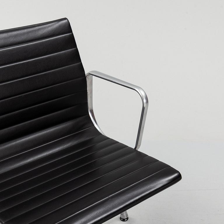 Charles and Ray Eames, skrivbordsstol, "EA 108" Vitra, 2005.