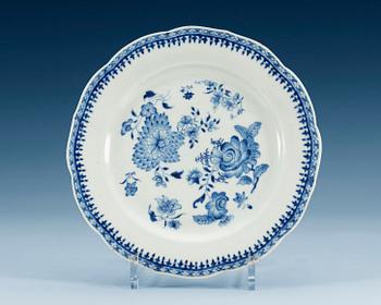 1532. A set of 24 blue and white dinner plates, Qing dynasty, Qianlong (1736-95). (24).