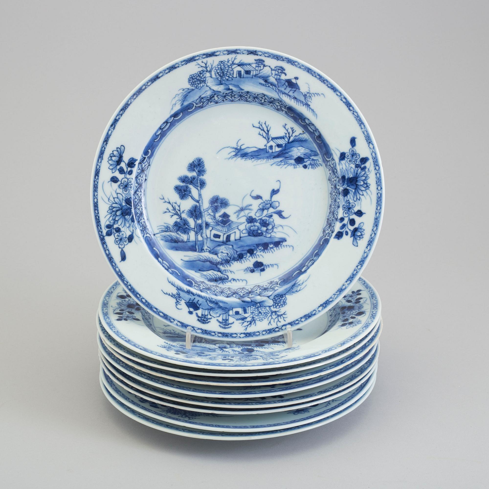 TALLRIKAR, åtta stycken, kompaniporslin. Qing dynastin, Qianlong (1736-95).