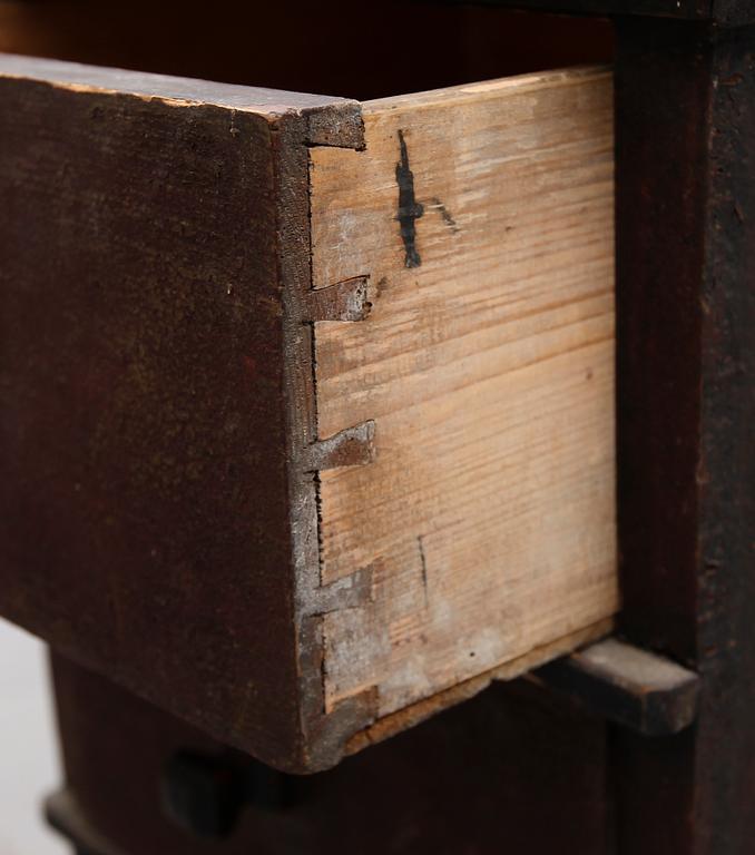 HÄNGSKÅP, allmoge, 1800-talets andra hälft.