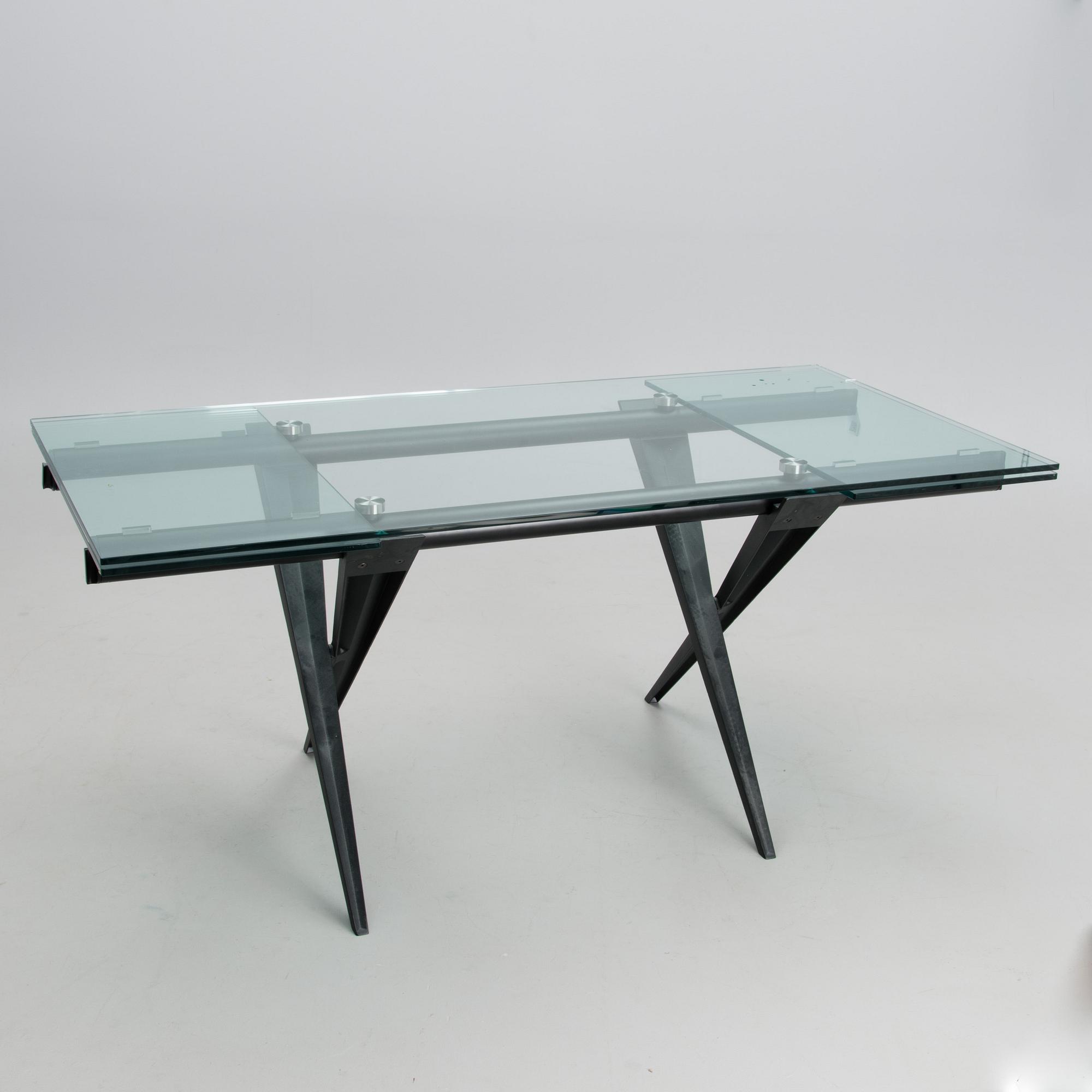JATKETTAVA PÖYTÄ. Tender by Desalto. Decoma design, 1988.