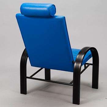 A 1980s lounge chair.