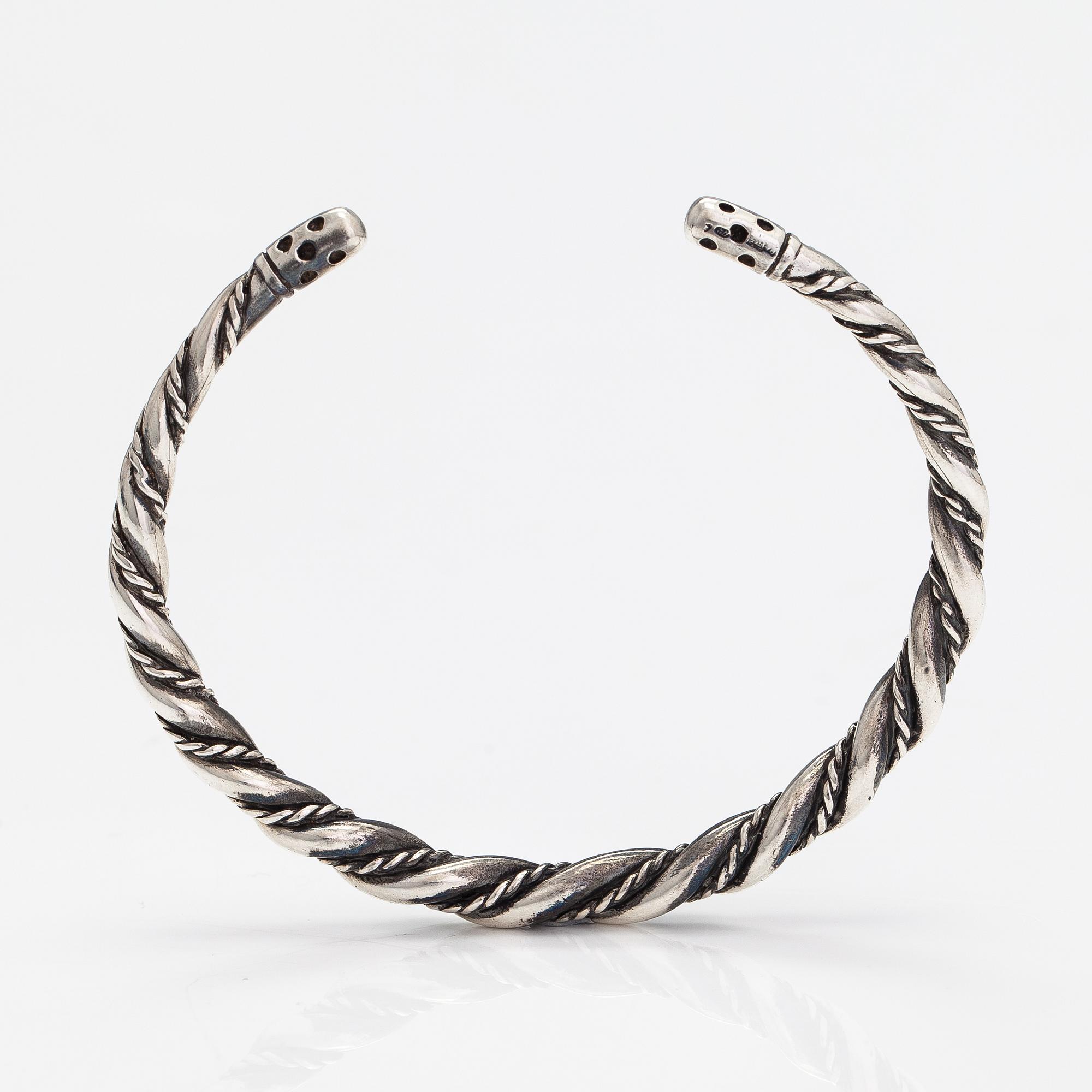 Halsband, ring och armband, silver. Helsingfors 1980-90-tal.