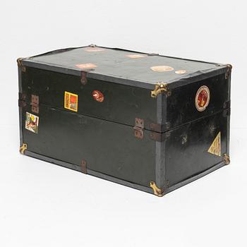 Travel wardrobe for doll clothes, Basset, circa 1900.