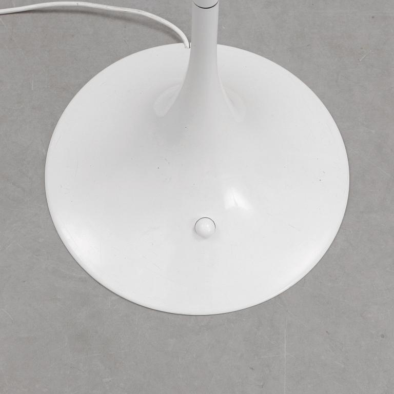 GOLVLAMPA "Panthella", Verner Panton för Louis Poulsen, Danmark.