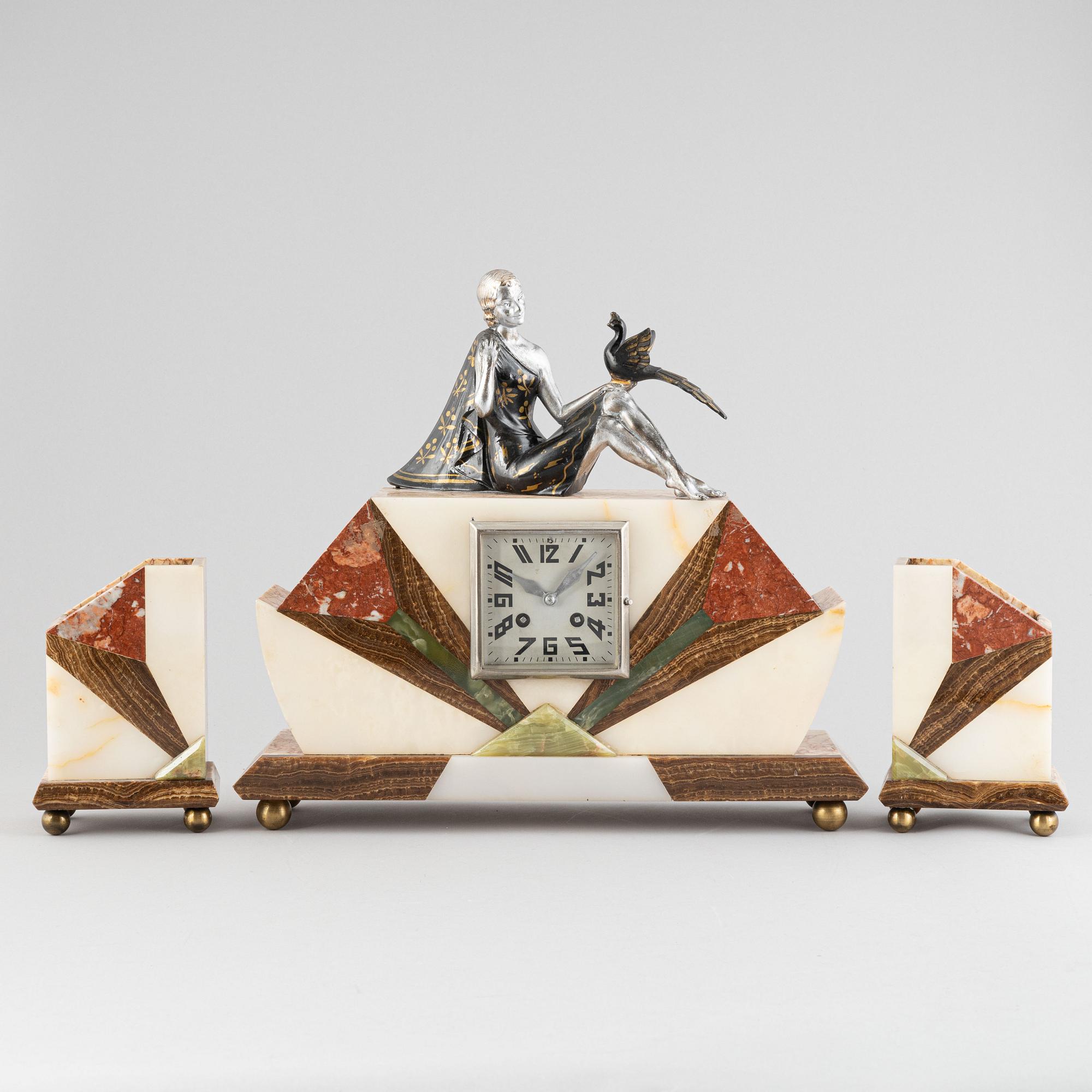 An Art Déco marble mantle clock and a pair of book ends, 1920's.