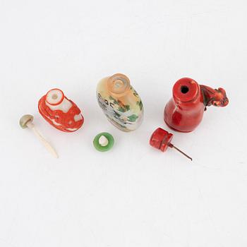 A group of three Chinese snuffbottles and three porcelain teabowls, 19th and 20th century.